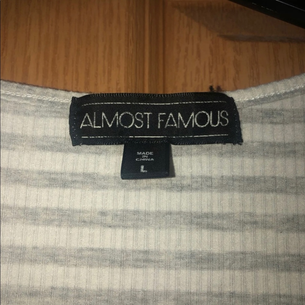 Size large top - Picture 4 of 4
